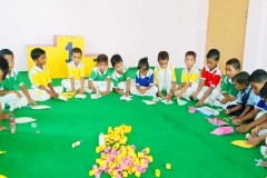 MAA-RANJANA-DEVI-INTERNATIONAL-SCHOOL-KIDS-MAKING-CRAFT